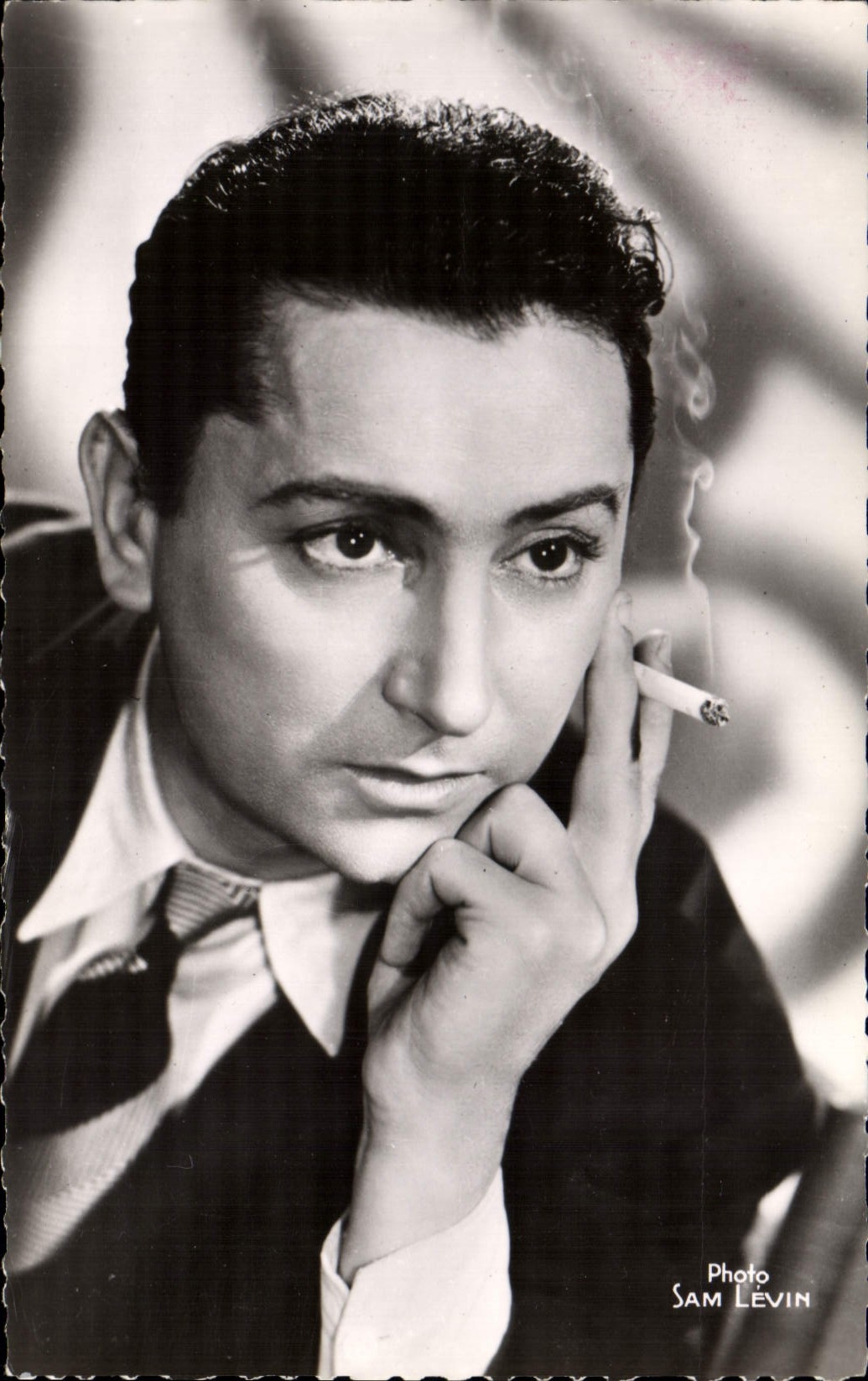 CPM Cinema Pierre Brasseur Cigarette Tabac