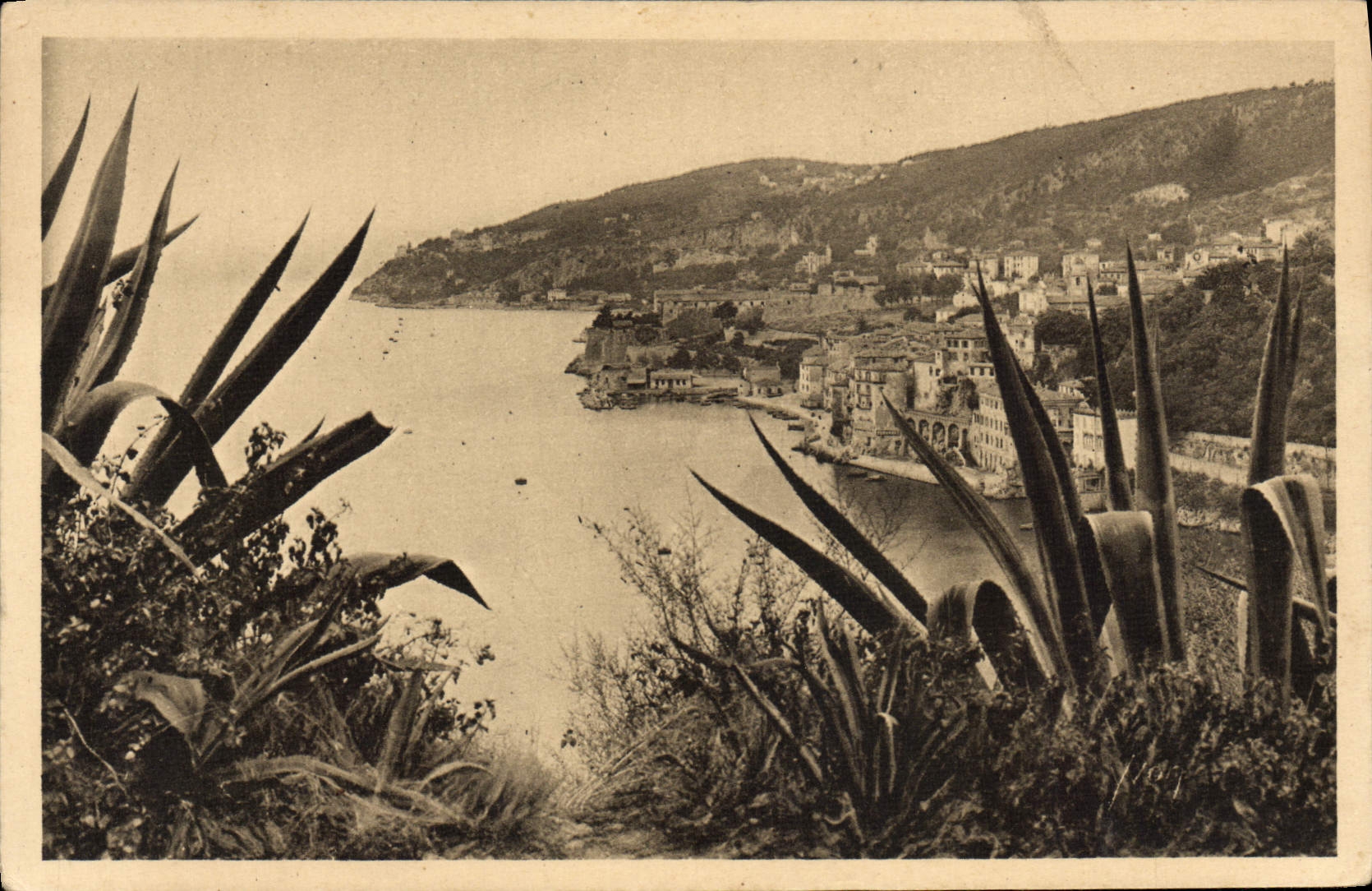 Villefranche-sur-Mer — vue de la Corniche — Édition d'Art YVON, n°7/204