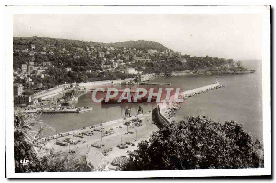CPM Nice L'Entree du Port et le Mont Boron Bateau