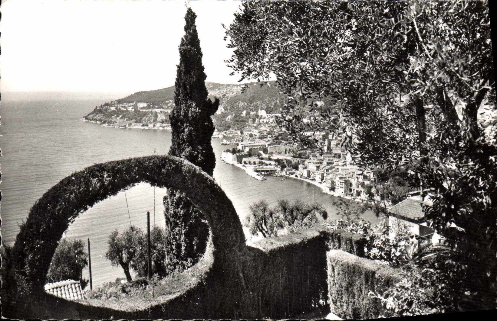 Villefranche-sur-Mer — Vue sur la Rade et la Ville — Les Éditions de la Côte d'Azur, X-31