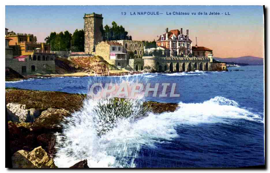 CPM La Napoule Le Chateau Vue de la Jetee