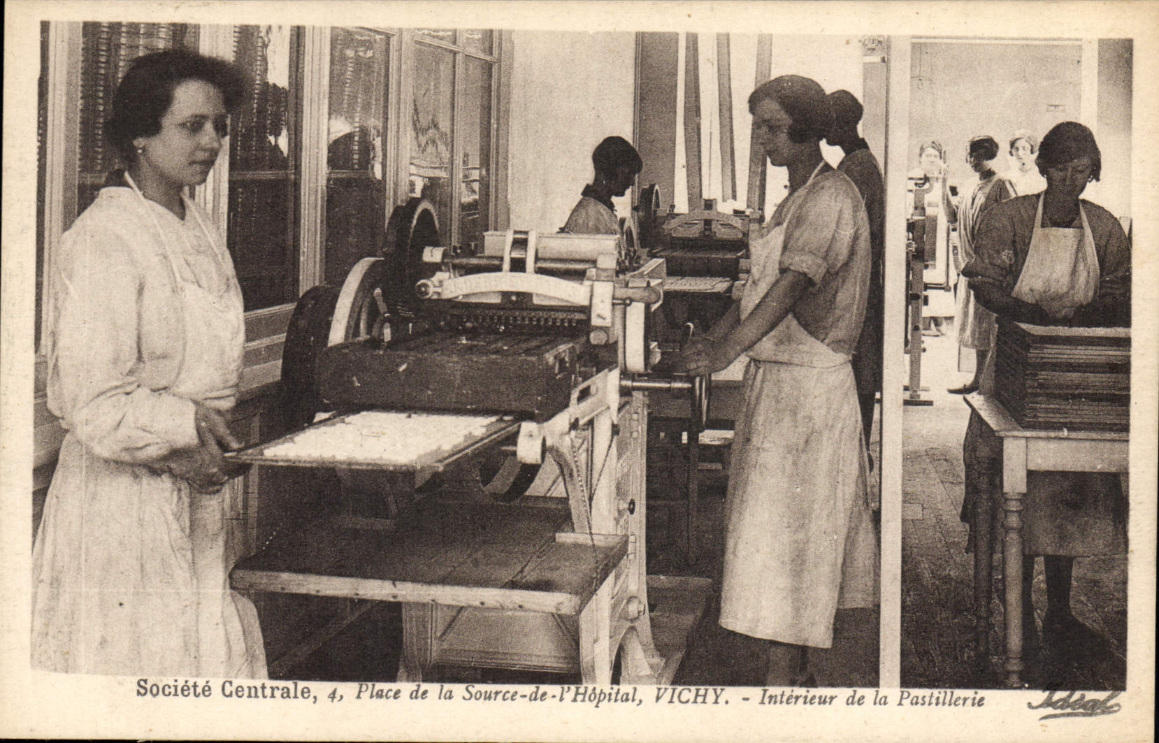 Intérieur de la Pastillerie — Société Centrale, 4, Place de la Source-de-l'Hôpital, VICHY