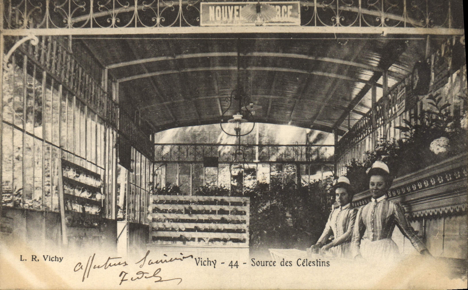 CPA Thermalisme Vichy Source des Celestins