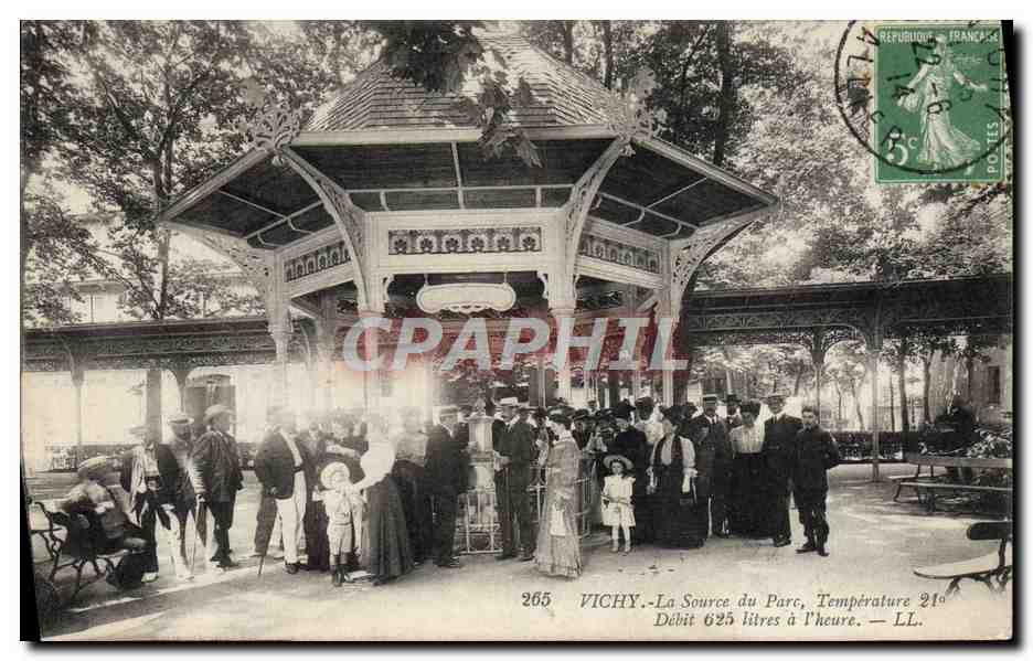 CPA Thermalisme Vichy La source du parc 