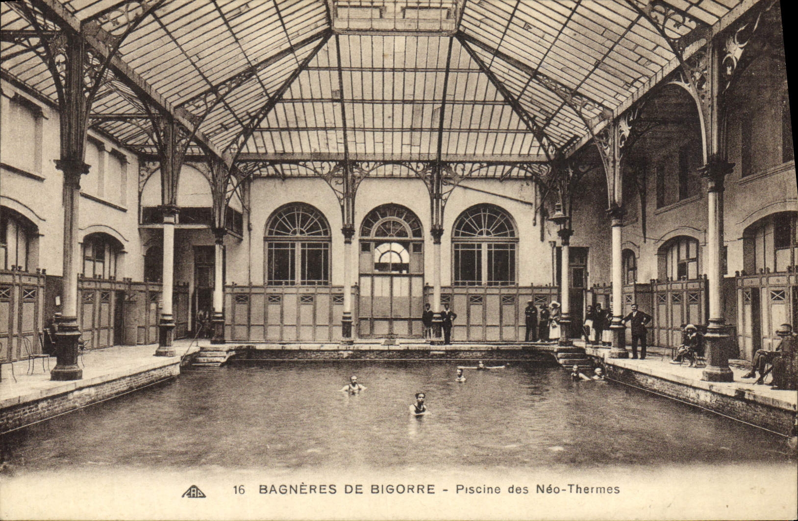 CPA Thermalisme Bagnerres de Bigorre Piscine des neo thermes
