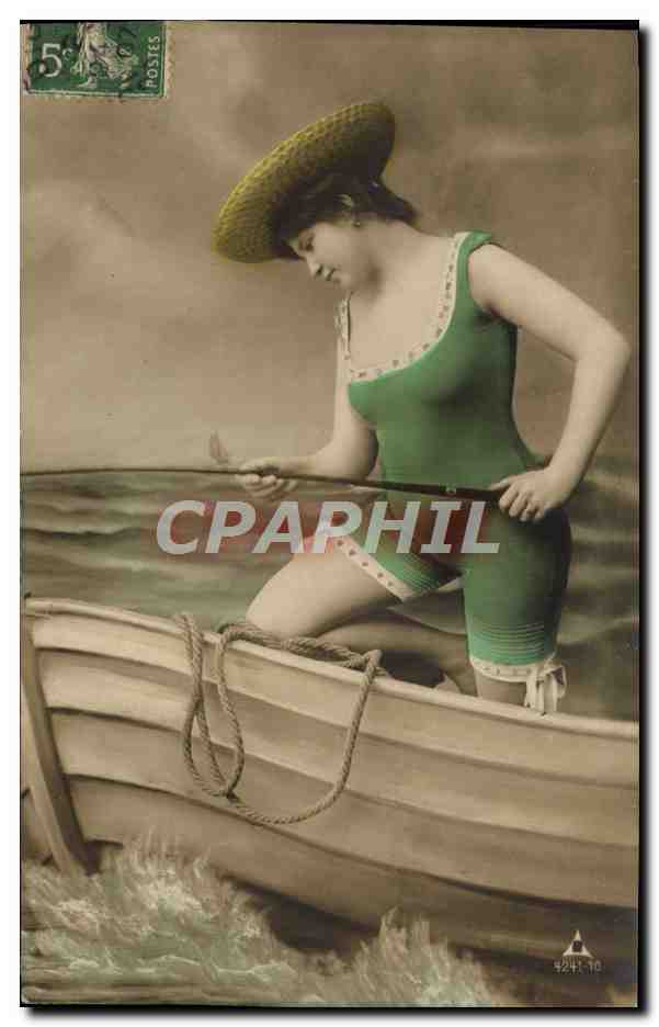 Femme en maillot vert dans un bateau — éditeur CPAPHIL, n° 4241-10