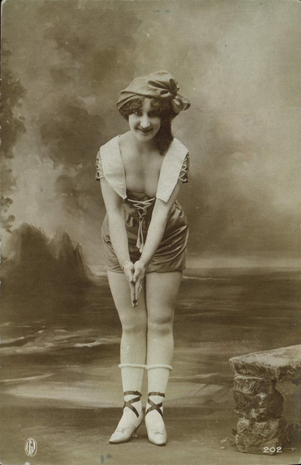 CPA Femme Maillot de bains 
