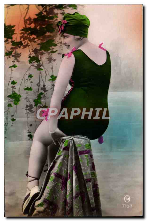 CPA Femme Maillot de bains 