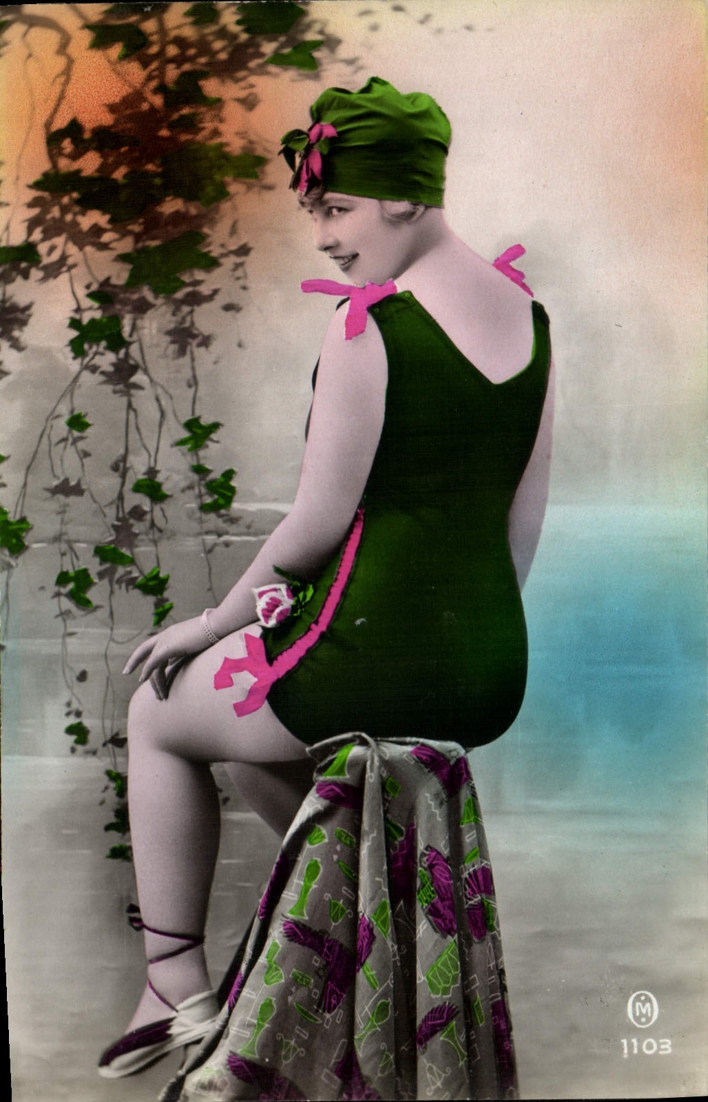 CPA Femme Maillot de bains 