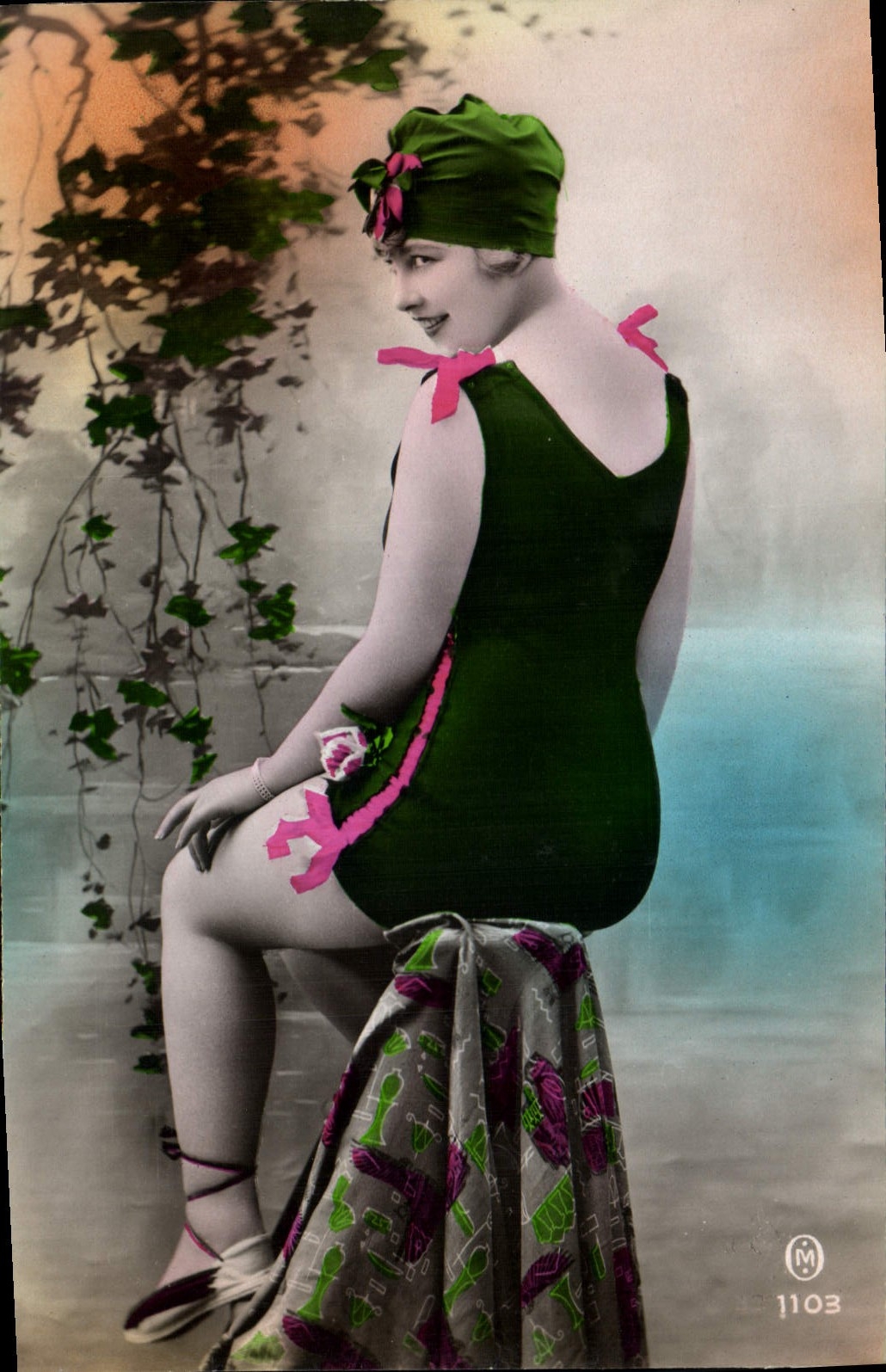 CPA Femme Maillot de bains 