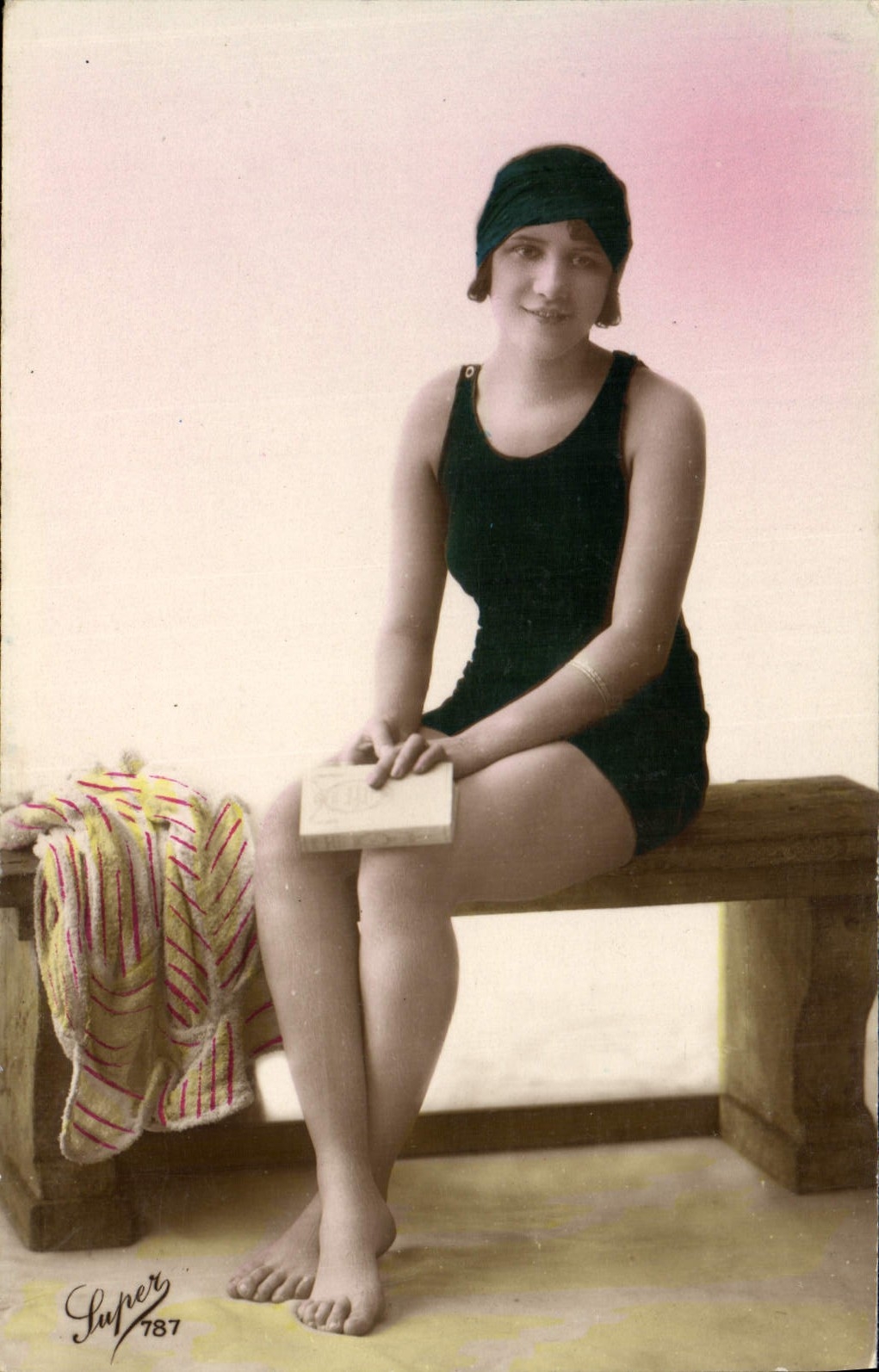 CPA Femme Maillot de bains 