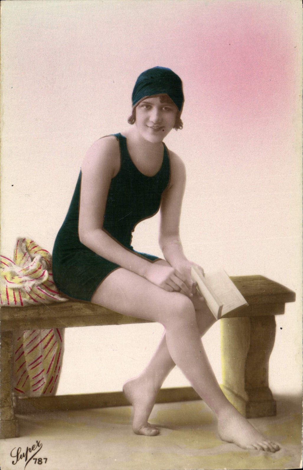 CPA Femme Maillot de bains 