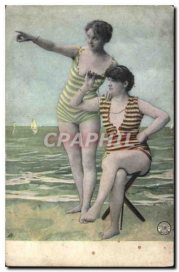 CPA Femme Maillot de bains Femmes
