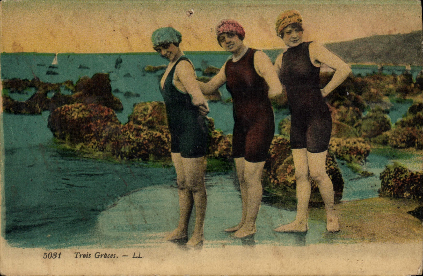 CPA Femme Maillot de bains Femmes Trois Graces 