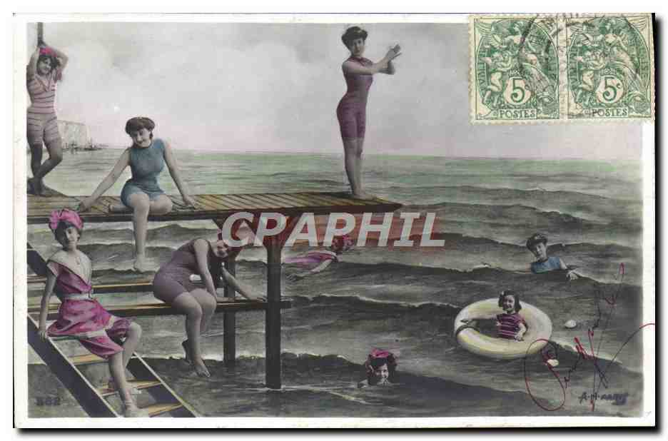 CPA Femme Maillot de bains Femmes