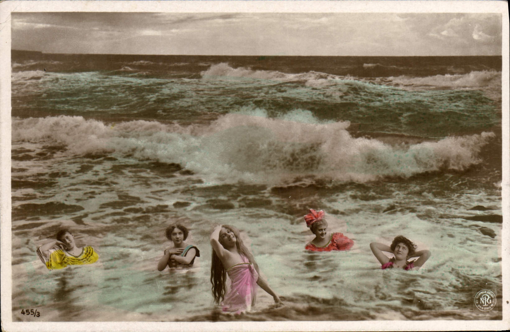 Cinq jeunes femmes dans la mer — NRG — n° 455/3