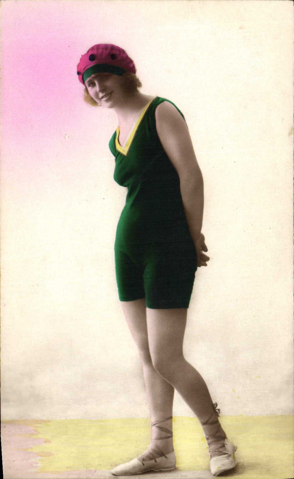 CPA Femme Maillot de bains 
