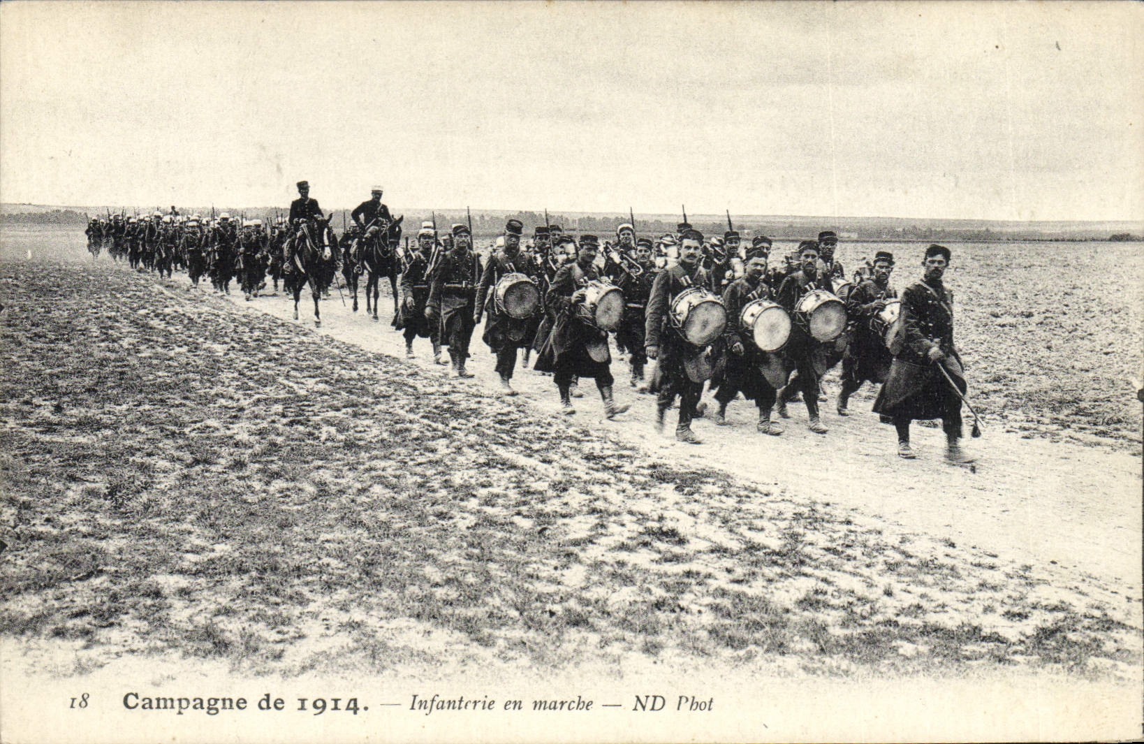 Campagne de 1914 — Infanterie en marche — ND Phot