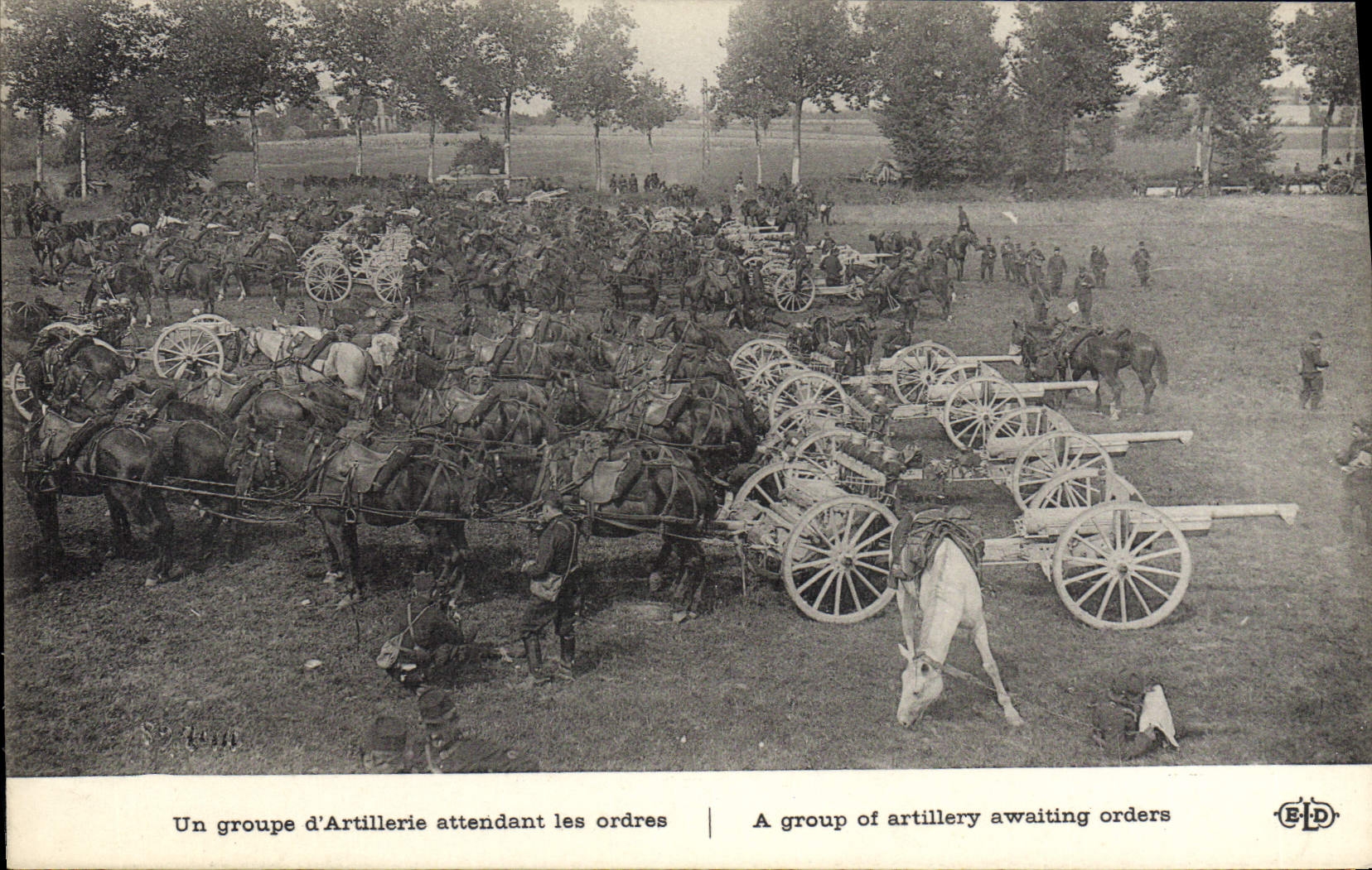 Artillerie à cheval — groupe d'artillerie attendant les ordres — E. Le Dole, imp.édit. 127, Boulevard de Sebastopol, Paris