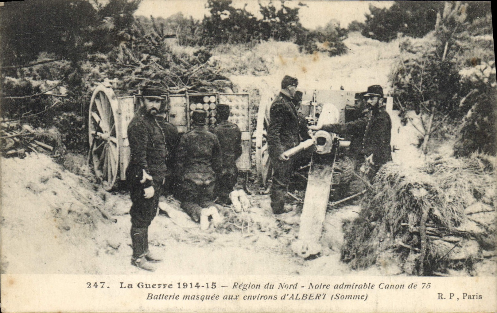 CPA Militaria Region du Nord Notre admirable canon de 75 Batterie masquee aux environs d'Albert 