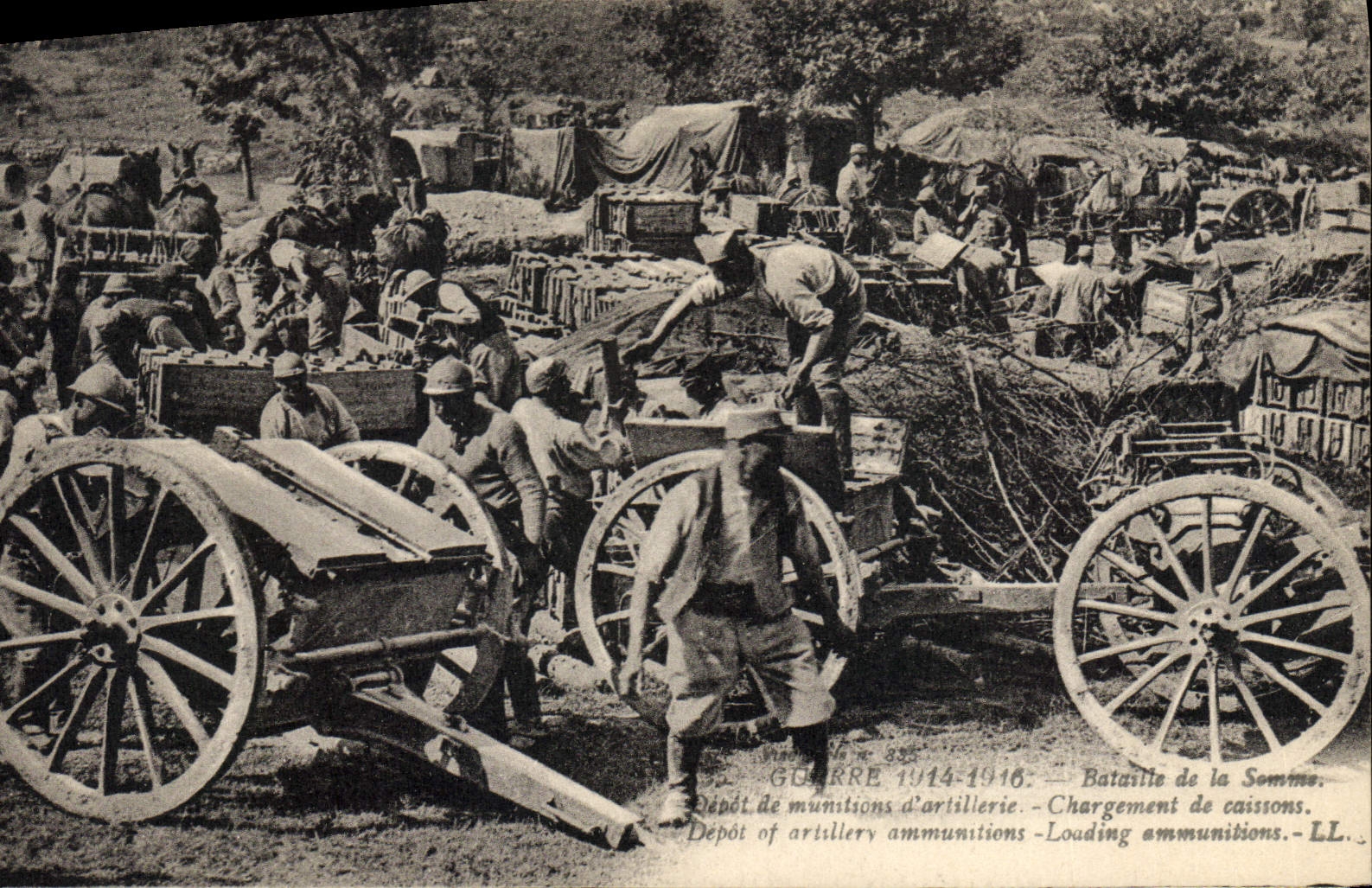 Depósito de artillería - Carga de cajas - Batalla de la Somme — Guerra 1914-1916 — Editor LL
