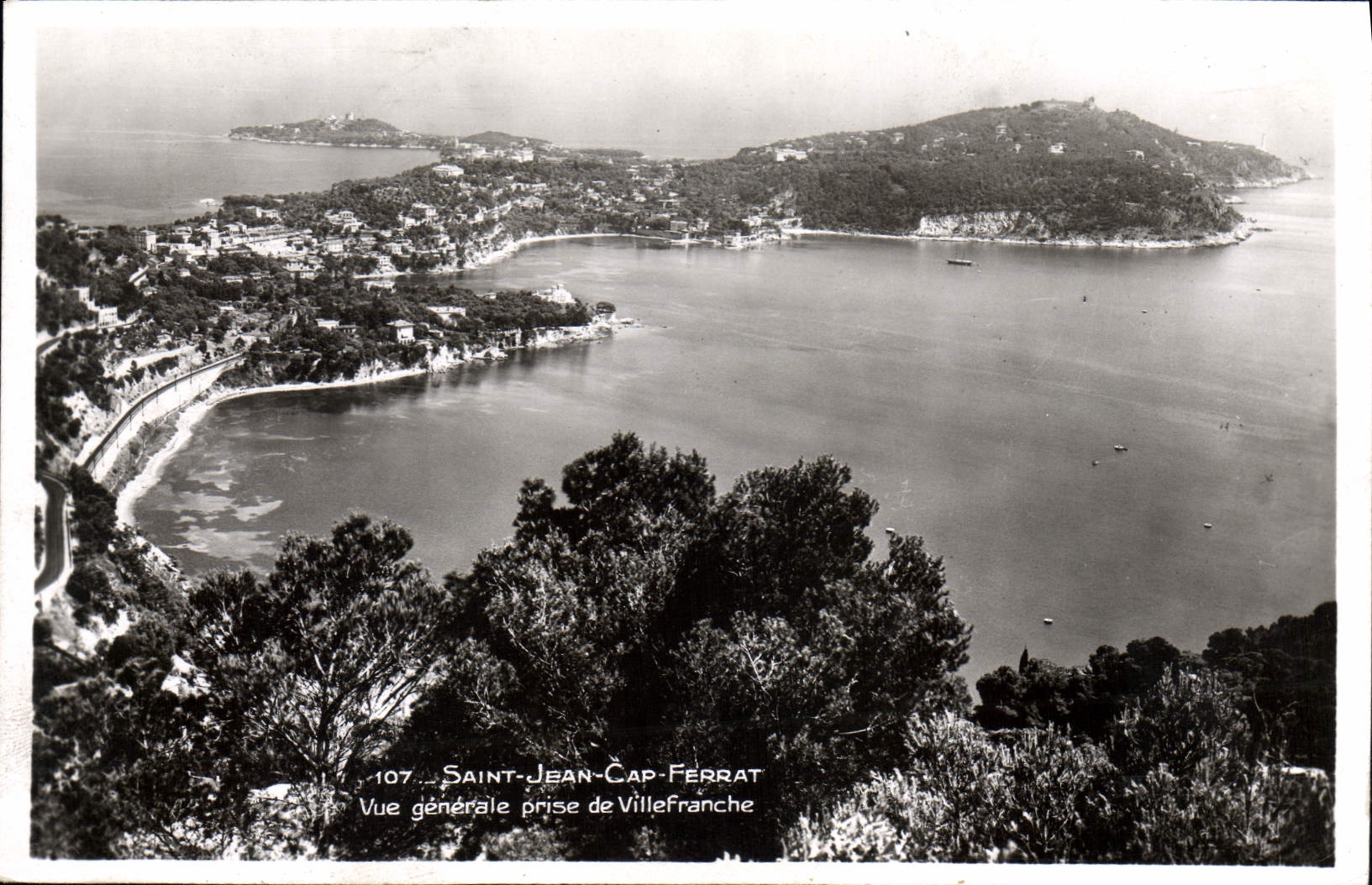 Saint-Jean-Cap-Ferrat — Vue générale prise de Villefranche — Éditions La Cigogne, Monaco, n°107
