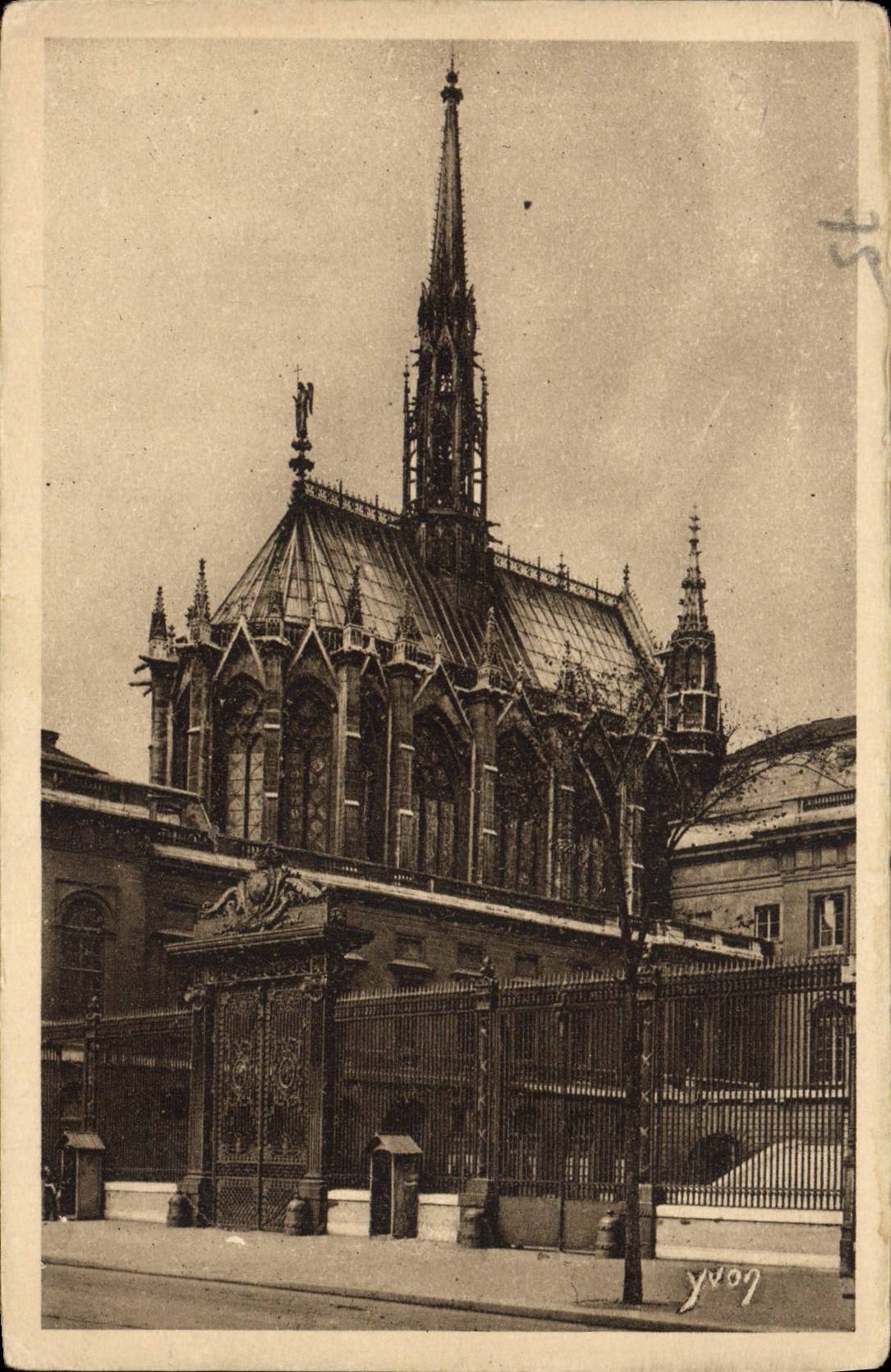 CPA Paris La Sainte Chapelle et la grille du palais de justice