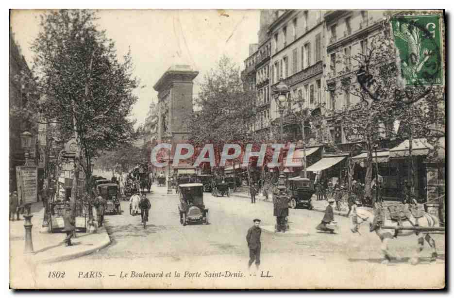 CPA Paris Le Boulevard et la Porte Saint Denis