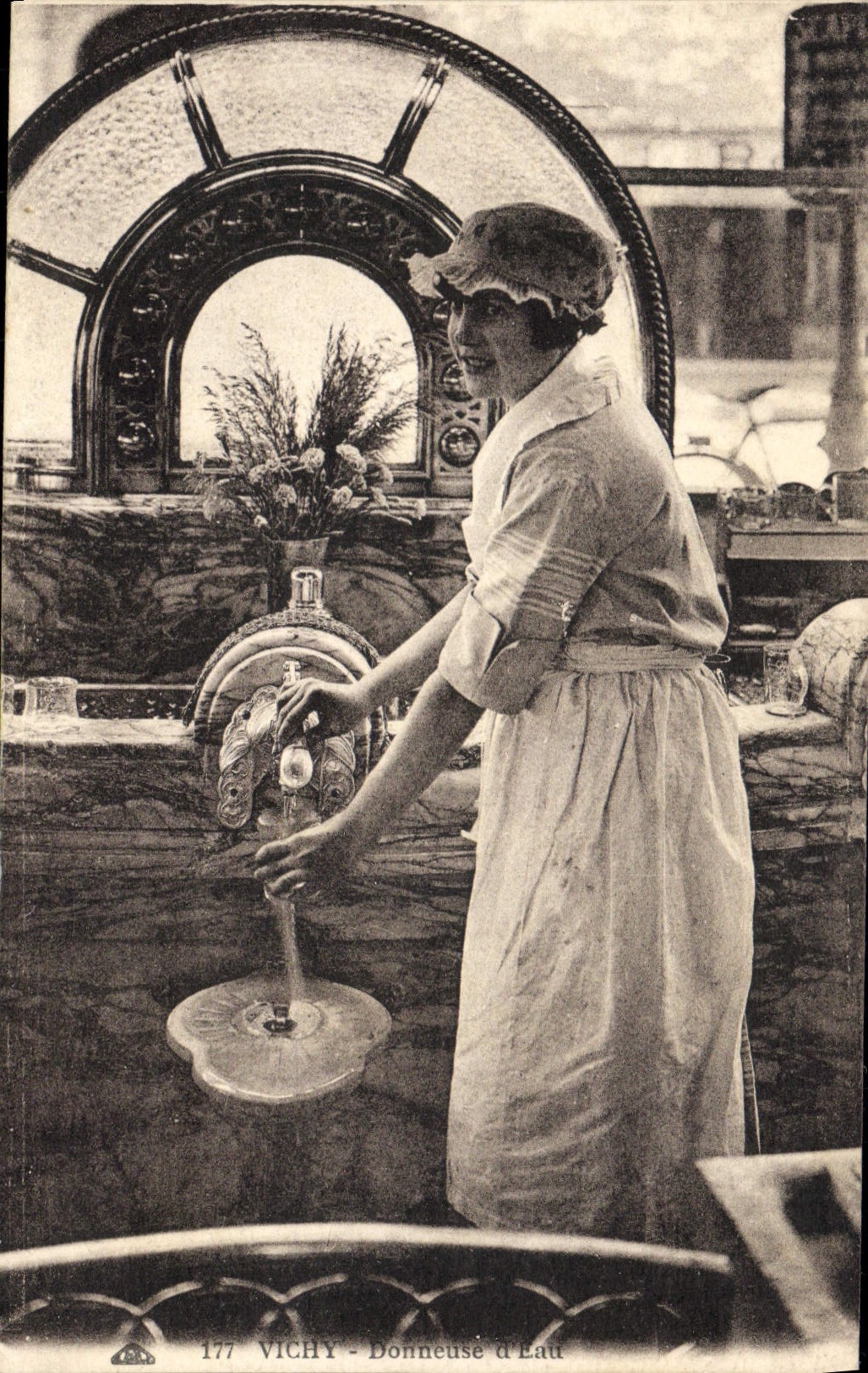 Vichy — Donneuse d'Eau — éditeur anonyme, n° 177