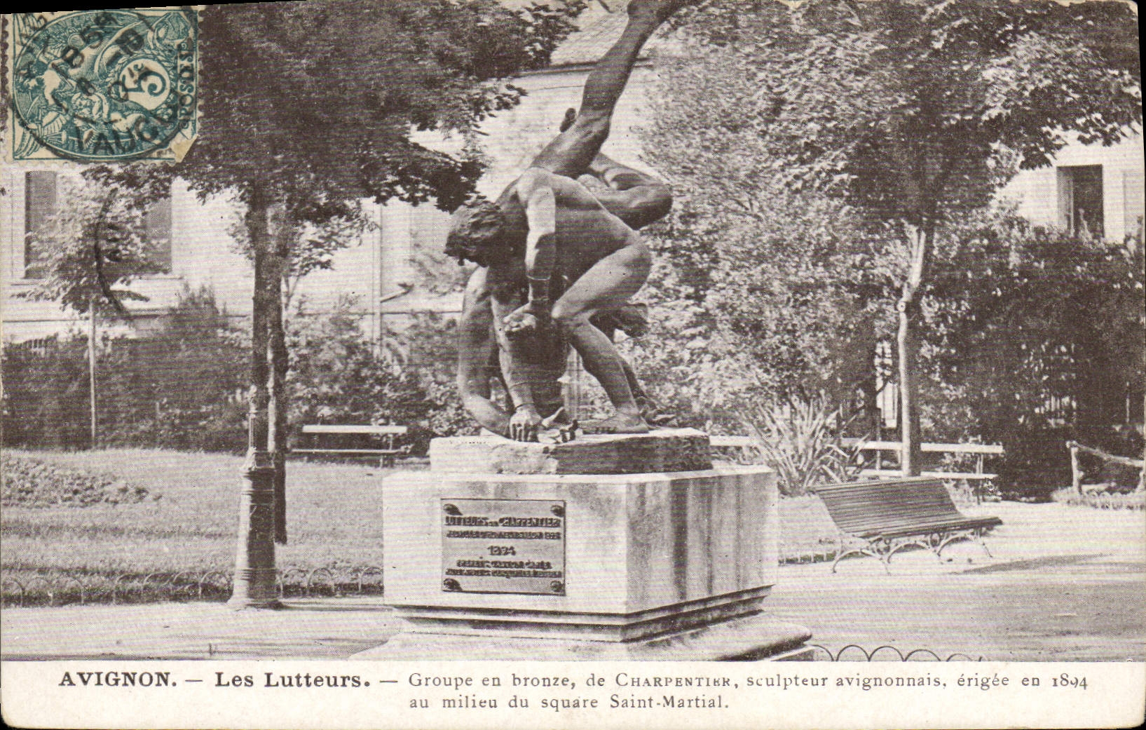 AVIGNON — Les Lutteurs — Groupe en bronze de Charpentier, sculpteur avignonnais, érigée en 1894 au milieu du square Saint-Martial