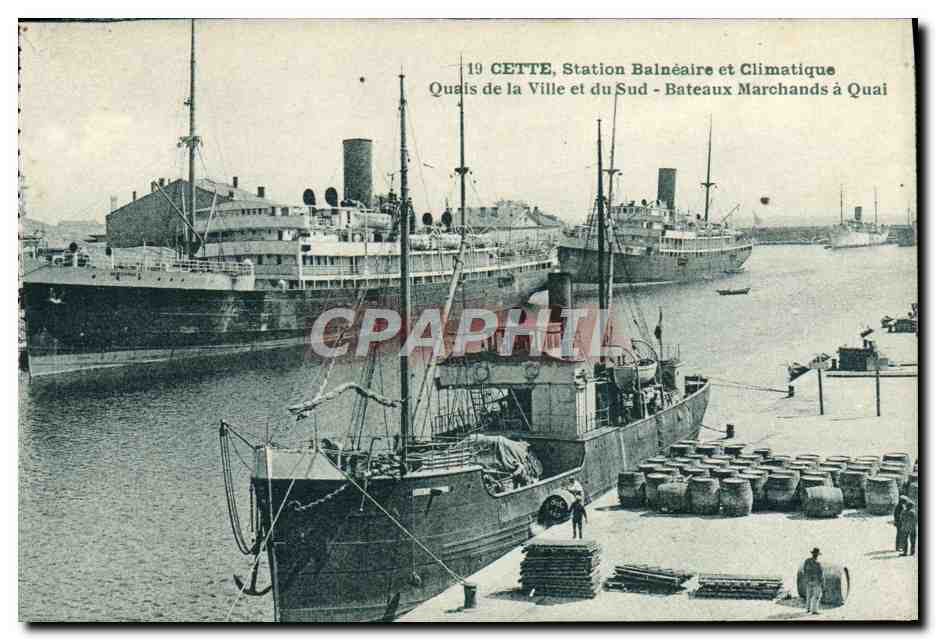 CETTE, Station Balnéaire et Climatique — Quais de la Ville et du Sud - Bateaux Marchands à Quai
