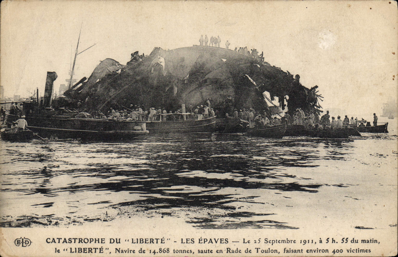 CPA Bateau Guerre Catastrophe du Liberte Les epaves 