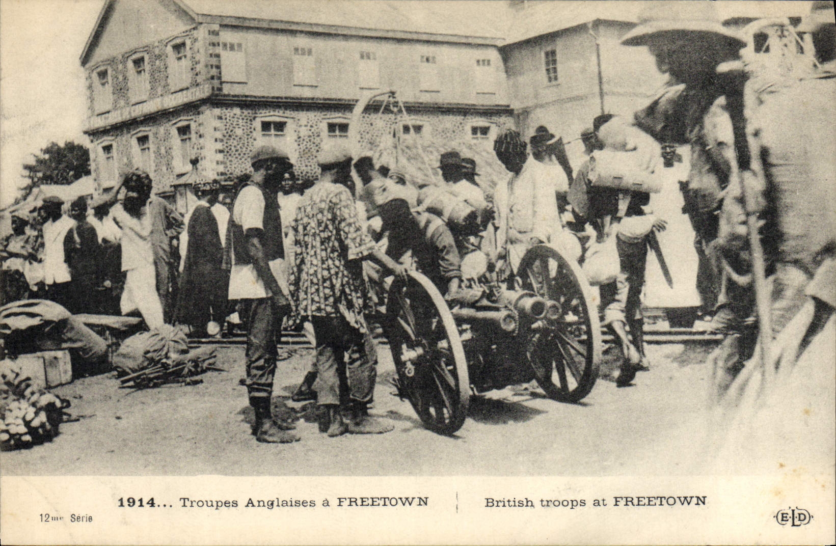 CPA Militaria Troupes anglaises a Freetown Sierra leone 