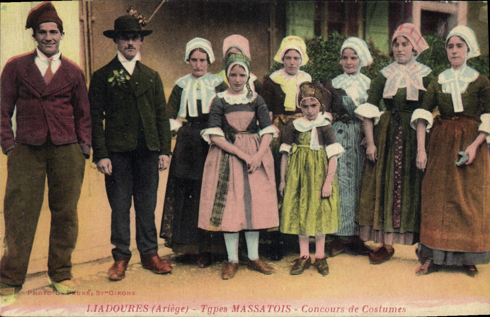 CPA Folklore Liadoures Types Massatois Concours de costumes 
