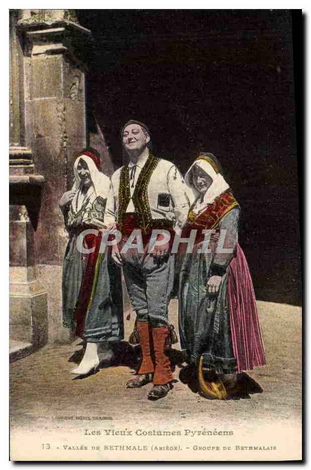 CPA Folklore Pyrenees Vallee de Bethmale Groupe de Bethmalais 