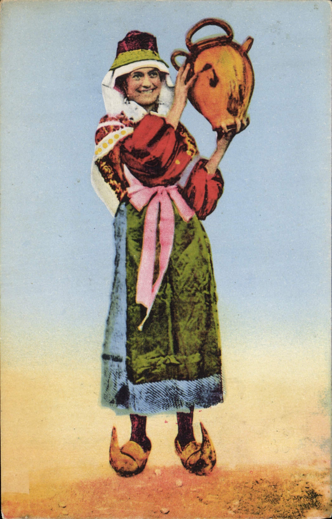CPA Folklore Types du St Gironnais Jeune femme de Bethmale
