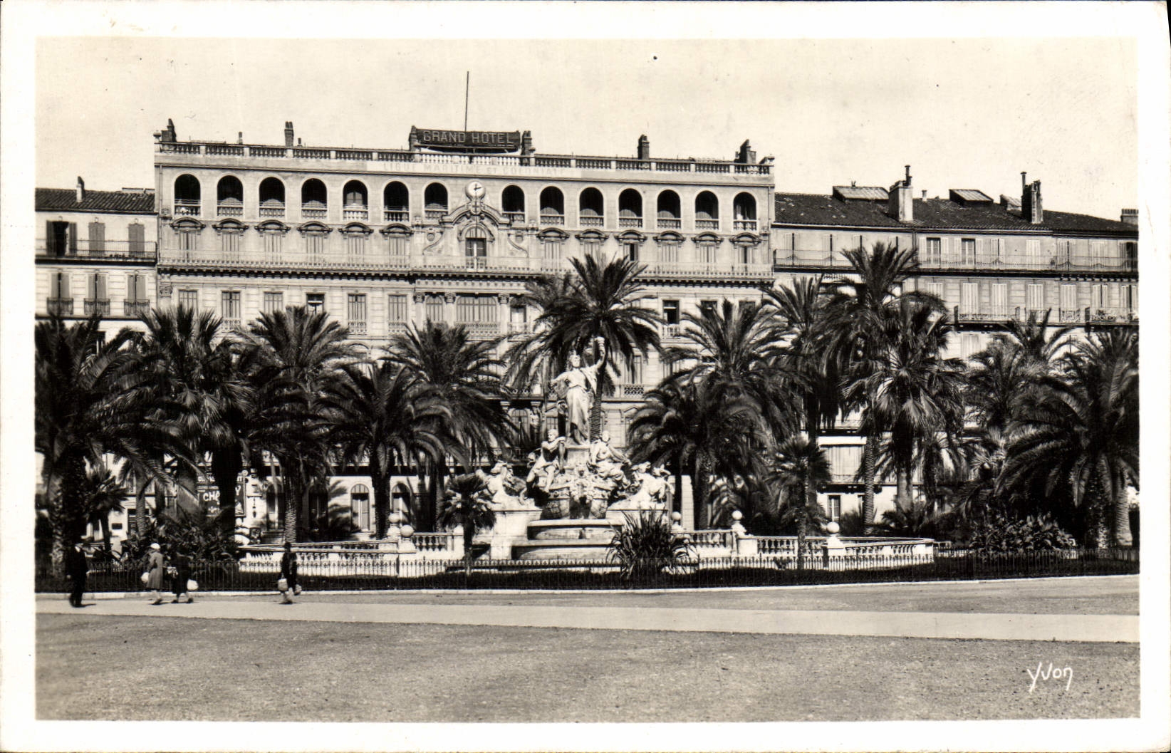 Toulon — Place de la Liberté — Grand Hôtel — Yvon