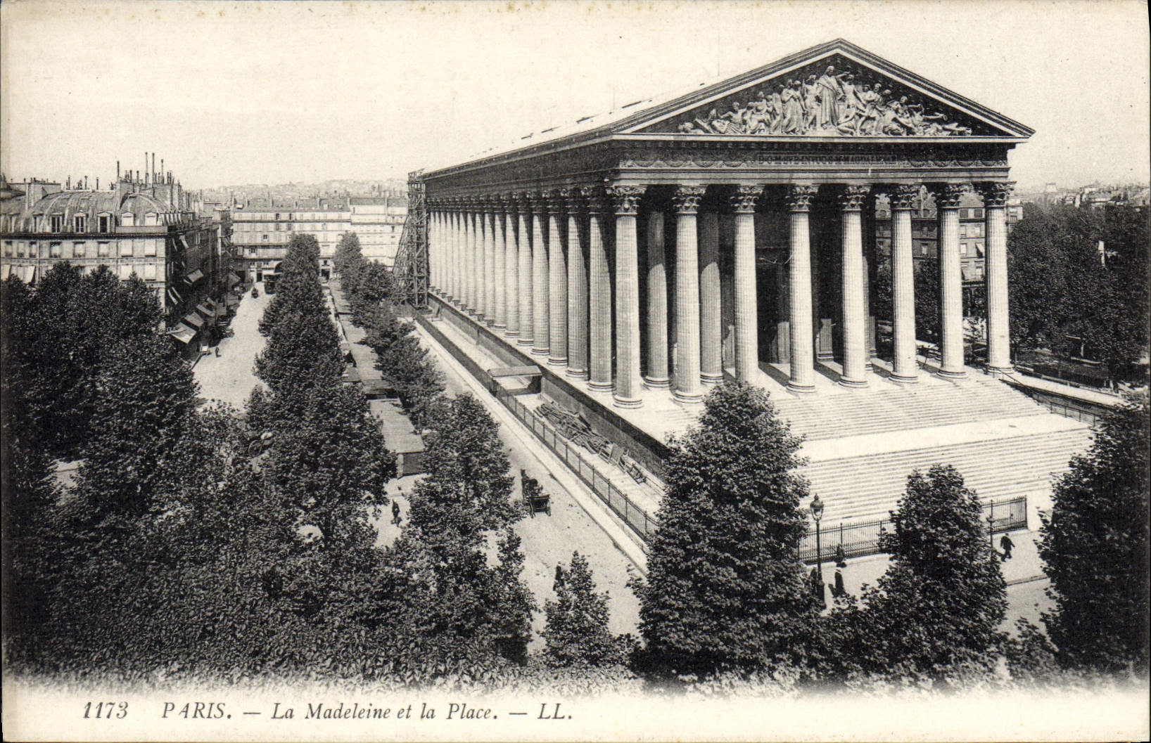 CPA Paris La Madeleine et la Place