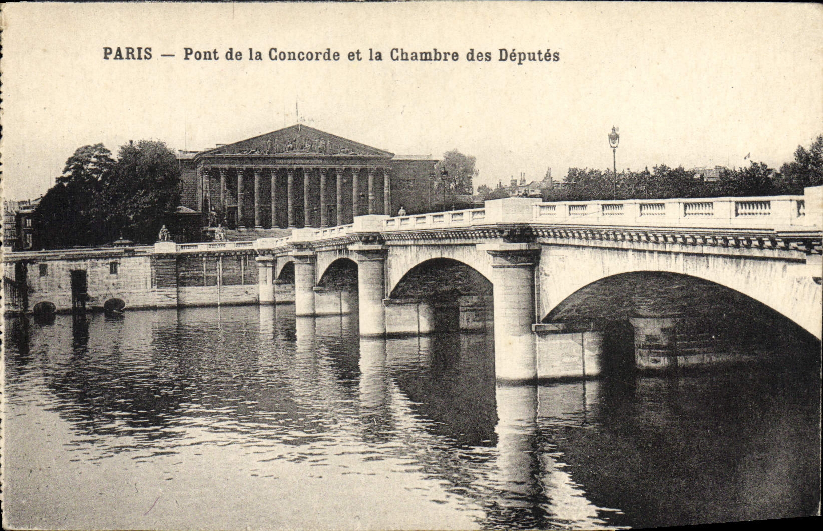 CPA Paris Pont de la Concorde et la Chambre des Deputes