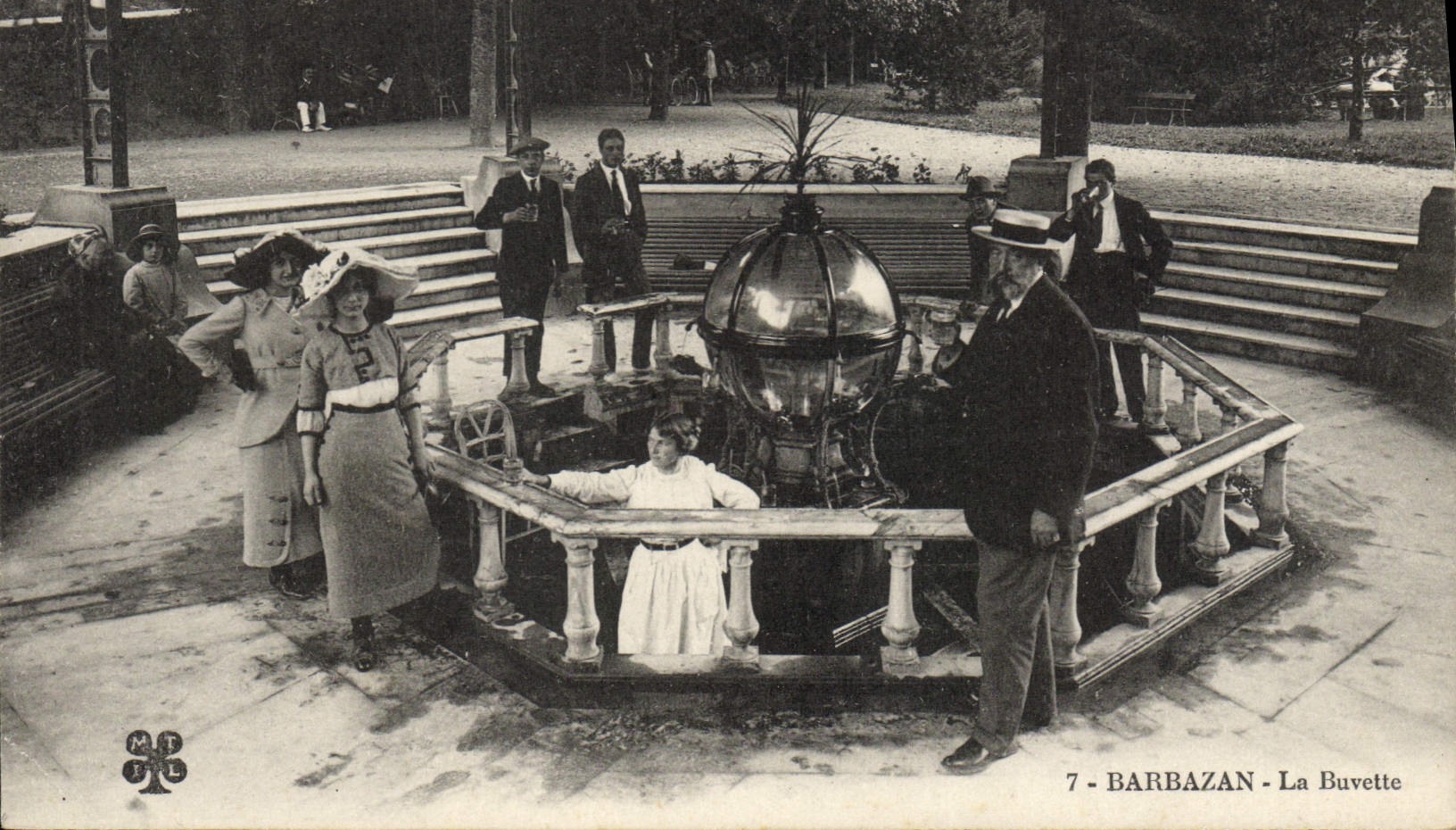 Barbazan - La Buvette — Fontaine avec globe métallique — éditeur inconnu, n°7