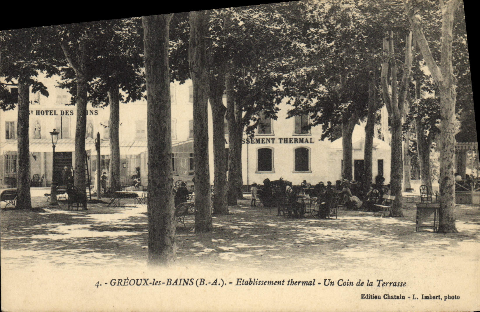 CPA Thermalisme Greoux Les Bains Etablissemen tThermal Un Coin De La Terrasse