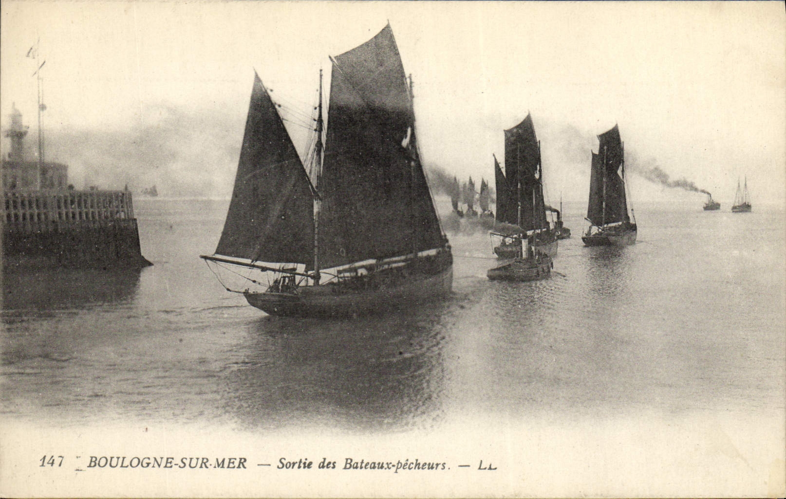 Boulogne-sur-Mer — Sortie des Bateaux-pêcheurs — LL