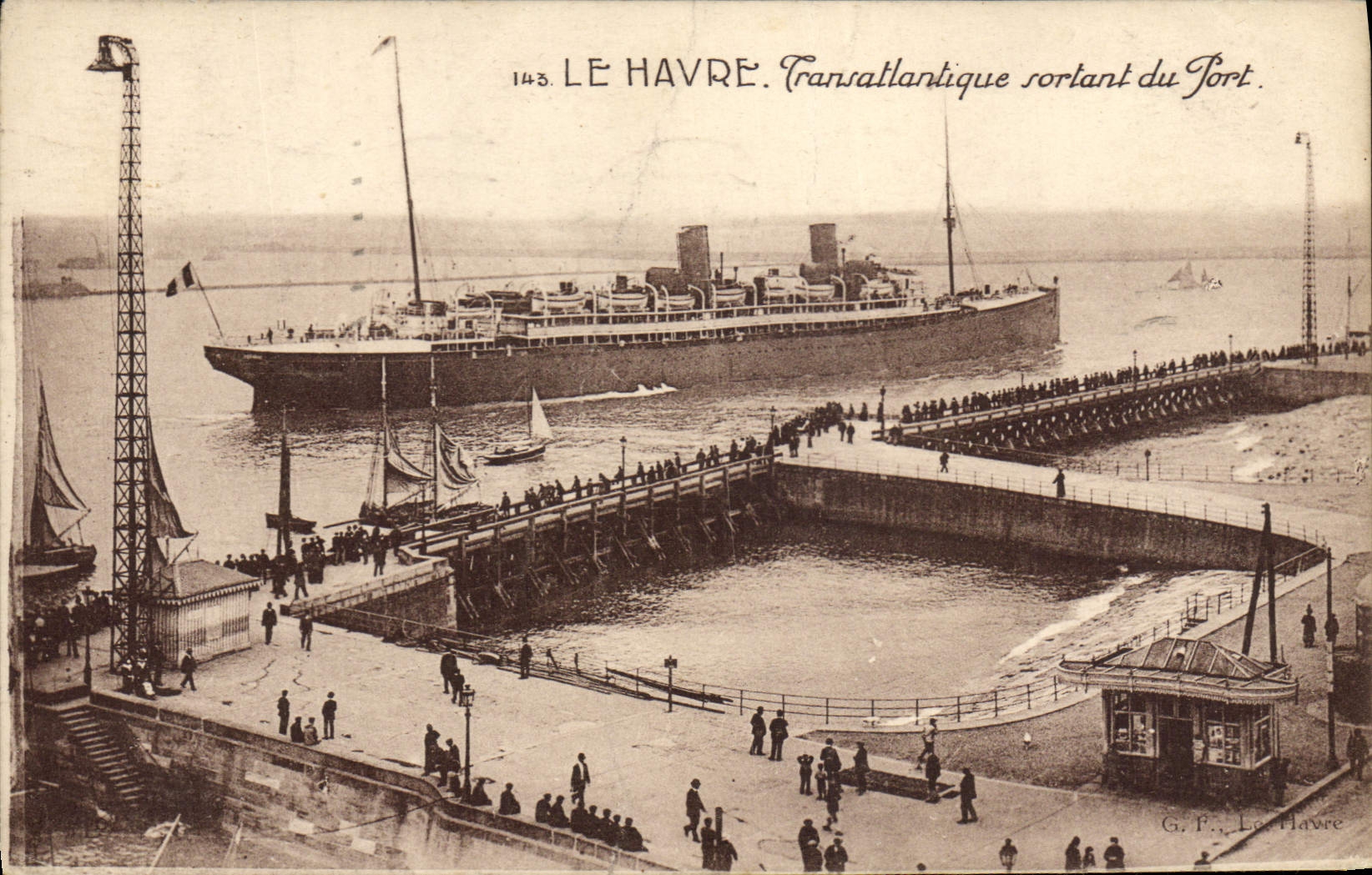 Le Havre — Transatlantique sortant du Port — G. F., Le Havre, n°143