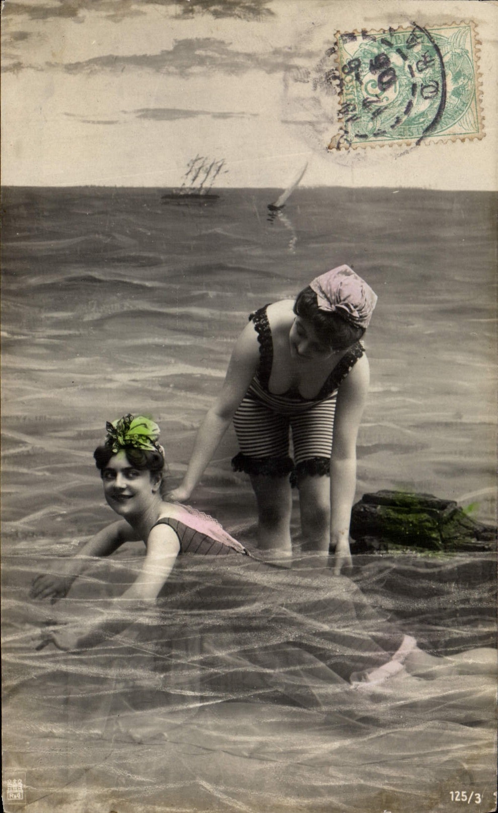 Due donne in mare — spiaggia — editore CPAPHIL, n° 125/3