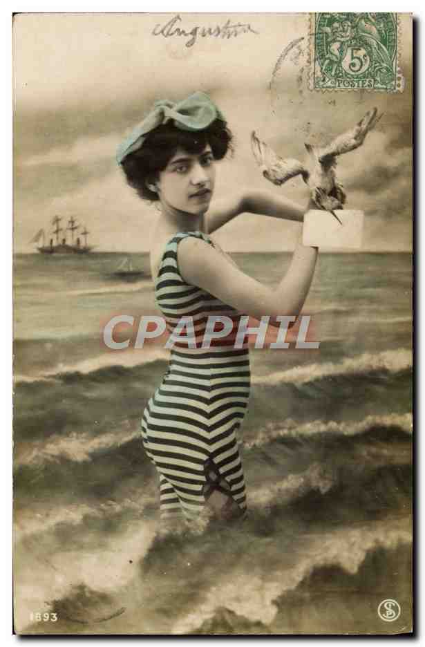 Donna in costume a righe che tiene un gabbiano — editore S. B. — n° 1893