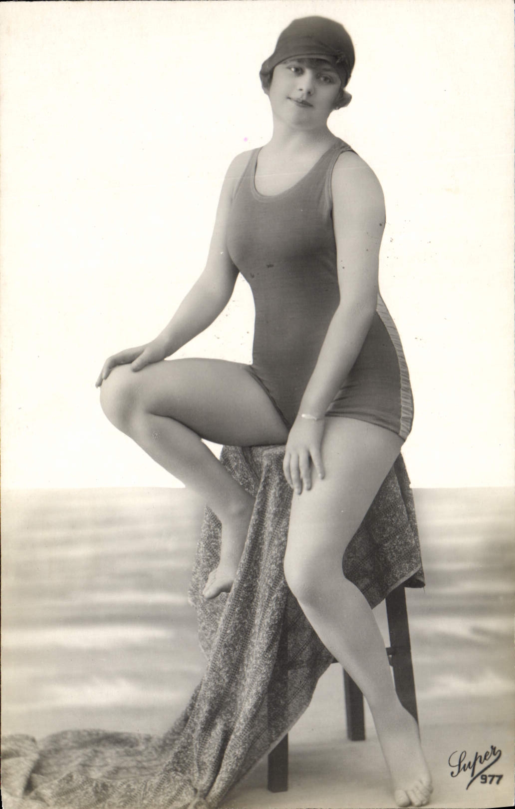 CPA Femme Maillot de Bains 