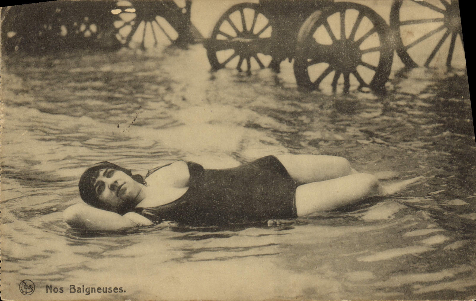 CPA Femme Maillot de Bains Nos baigneuses 