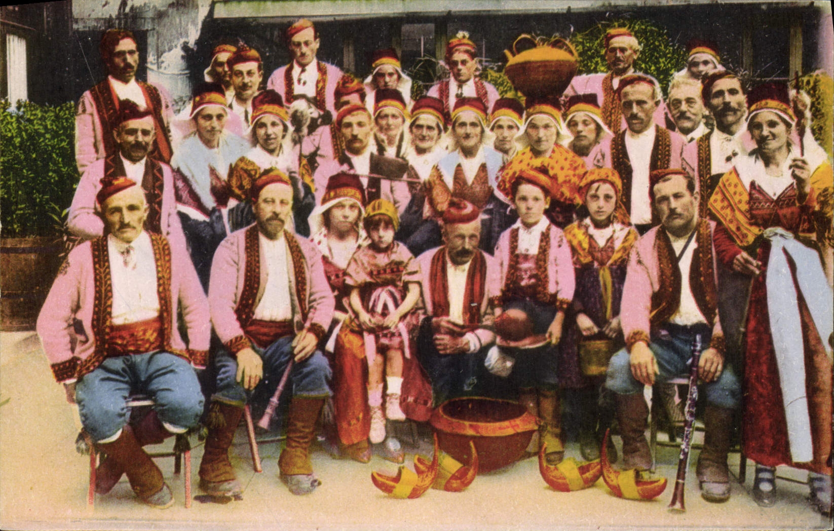 CPA Folklore Costumes de Bethmale Ariege