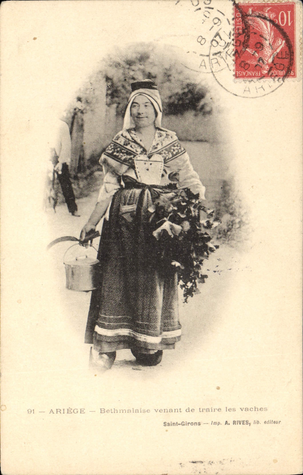 CPA Folklore Ariege Bethmalaise venant de traire les vaches