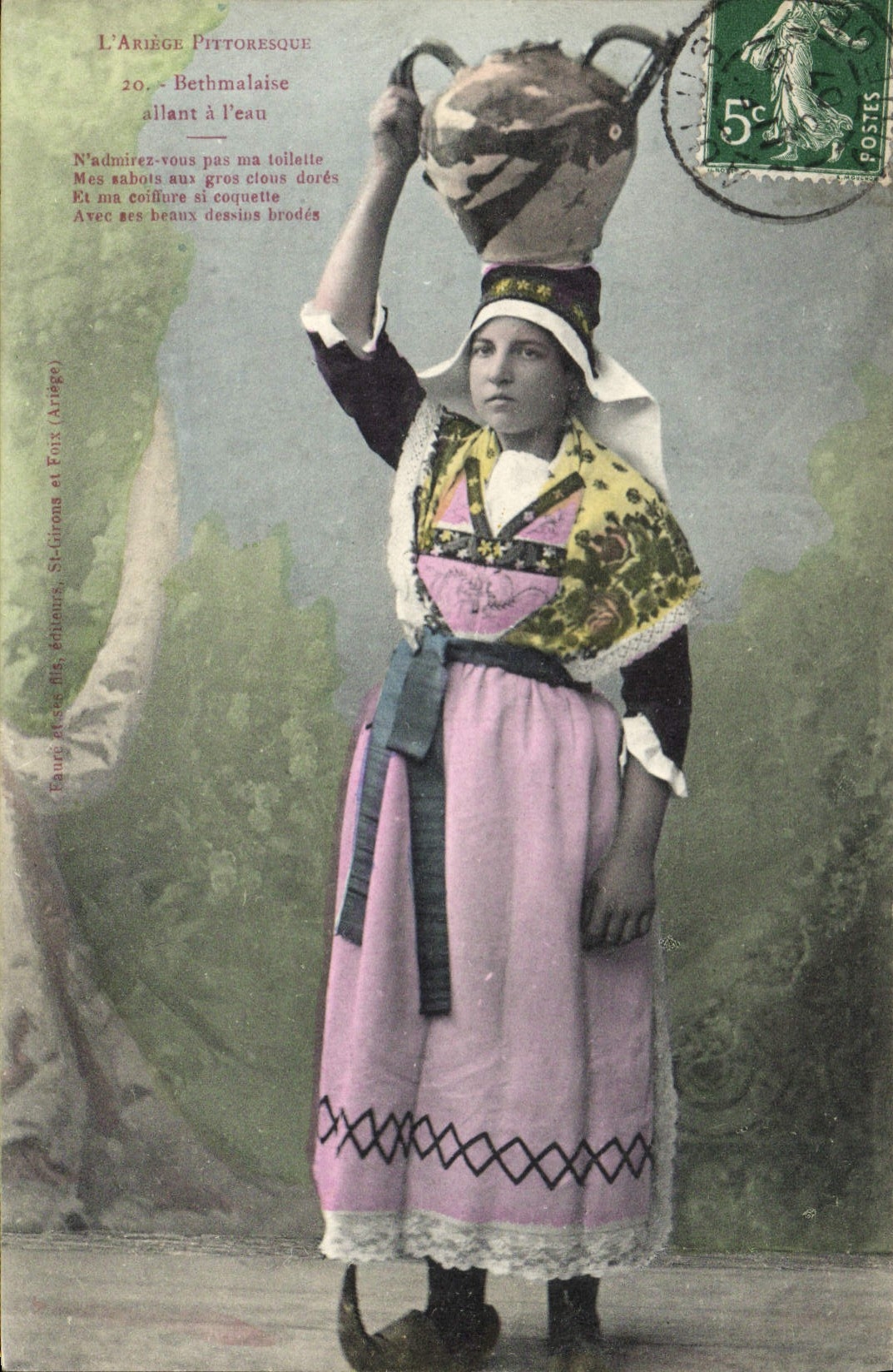 CPA Folklore Bethmalaise allant a l'eau 